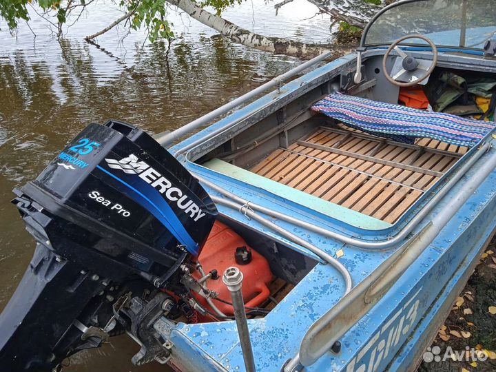 Дюраллюминиевая лодка+ мотор Mercury+ автоприцеп