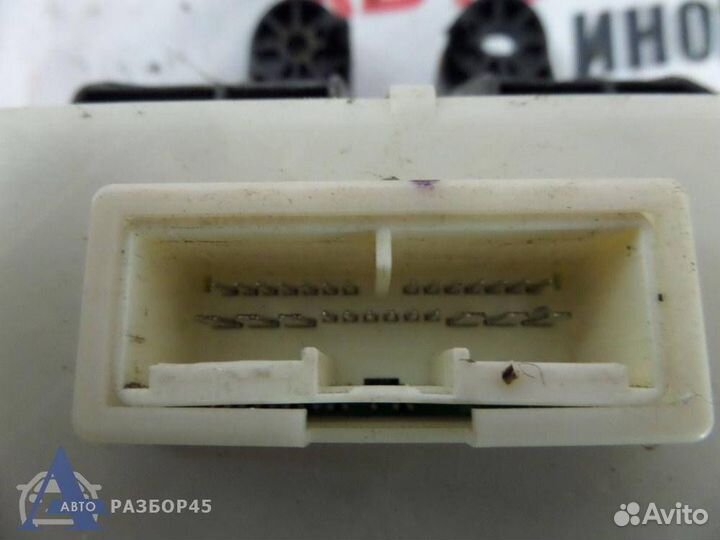 Блок предохранителей Toyota Corolla E150 2006-2013