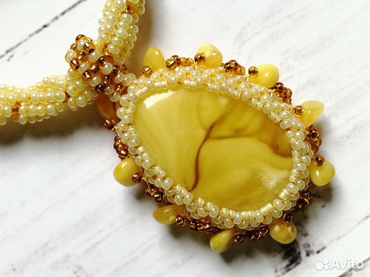 Колье янтарь бисер