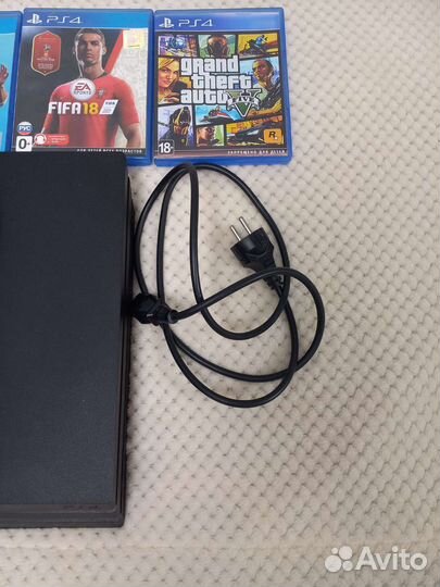 Игровая приставка ps4 pro