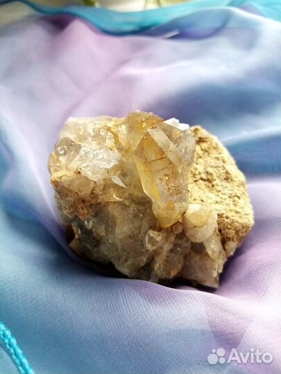 Друза кристаллов на породе