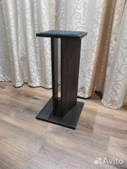 Стойки для полочной акустики