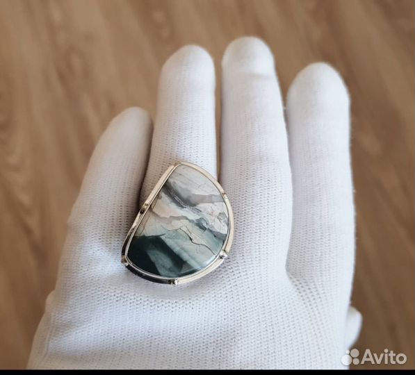 Кольцо с натуральным камнем