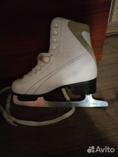 Коньки женские и детские за 2000 пара