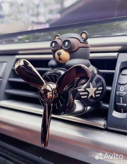 Ароматизатор мишка в самолёте