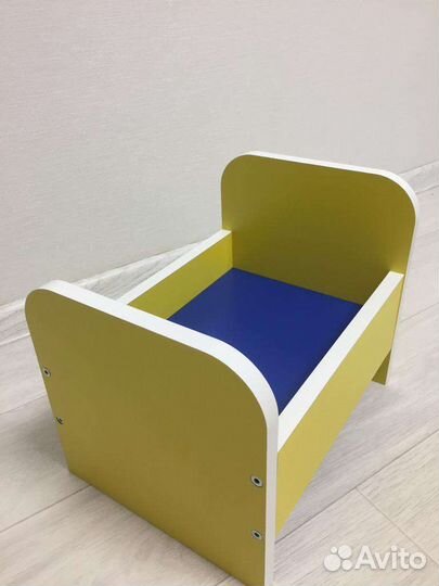 Кровать для кукол и табуретки для игр