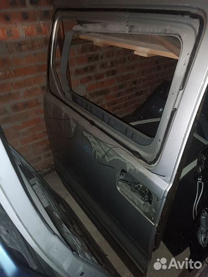 Дверь правая задняя grand starex с молдингом