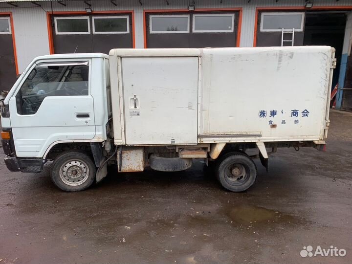 В разборе Toyota hiace LH80 2L