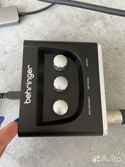 Звуковая карта behringer umc2
