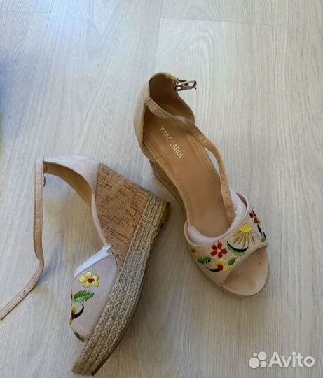 Босоножки женские