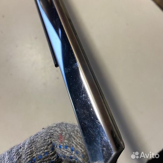 Молдинг стекла передний правый Geely Monjaro