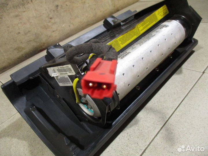 Подушка безопасности в торпедо Range Rover 2