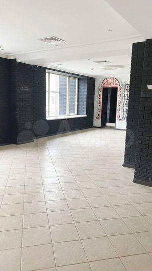 Ресторан, клуб, кальянная, бар 252 м²