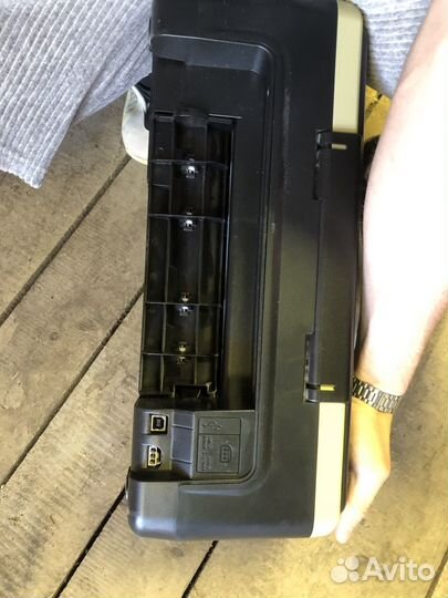 Принтер HP цветной