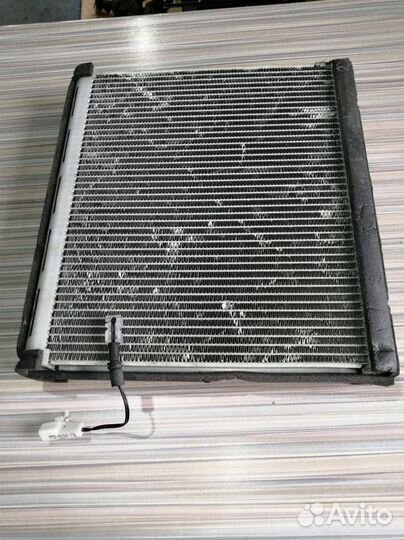 Радиатор кондиционера toyota Land Cruiser 200 20