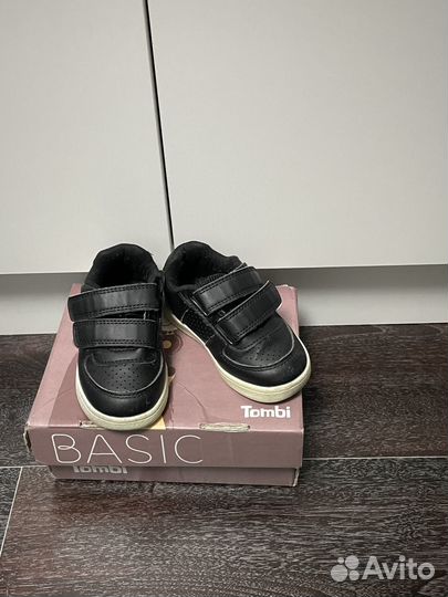 Продам кроссовки 20р