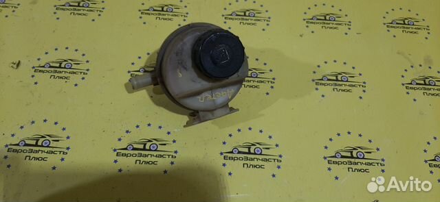 Бачок гура Renault Duster