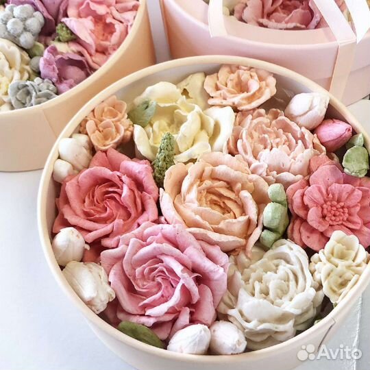 Изумительные зефирные цветы в шляпной коробке