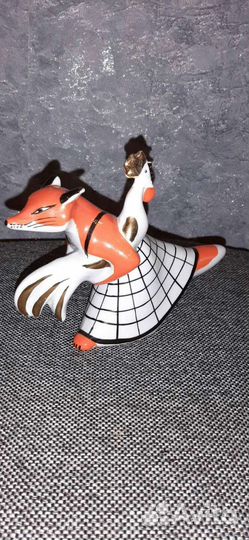 Фарфоровая стотуетка времён СССР Лисса и петух