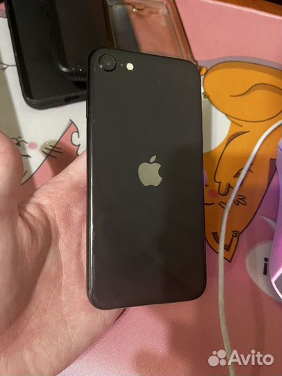 iPhone SE, 64 ГБ