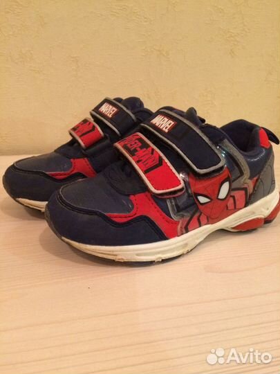 Кроссовки детские