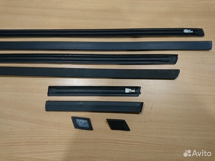 Комплект молдингов Е34 верхние