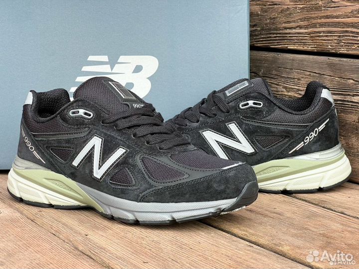 New Balance 990 v4 Black