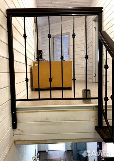 Лестница с забежными ступенями в коттедж