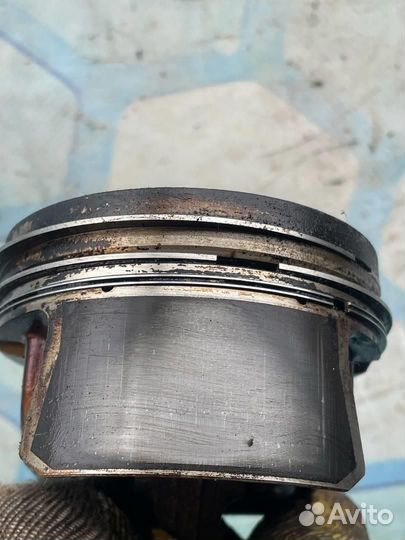 Поршень в сборе с шатуном 06D107066D