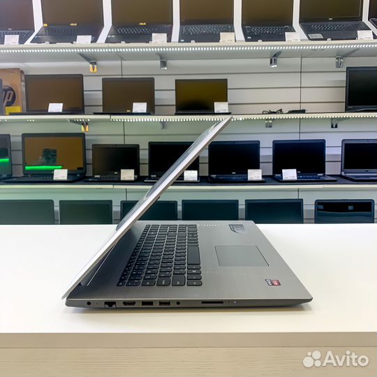 Ноутбук Lenovo 8RAM/SSD/17,3