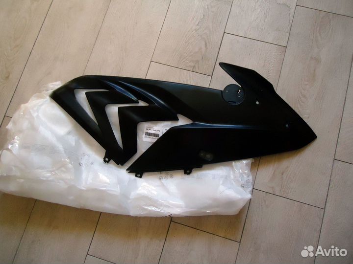 Пластик правый оригинал для BMW S1000RR 2015-2018