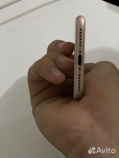 Телефон iPhone 8