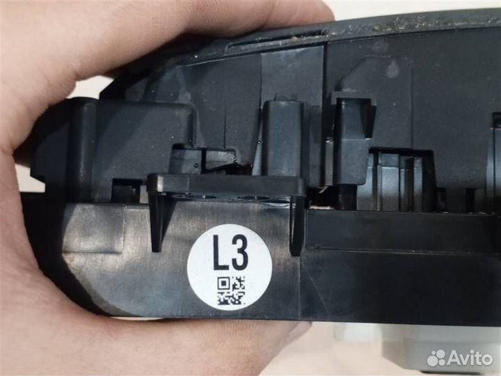 Кнопка фиксатора стояночного тормоза Toyota Camry