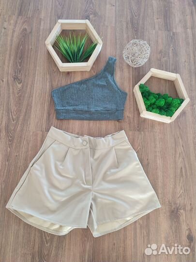 Шорты кожанные бежевые 44-46р