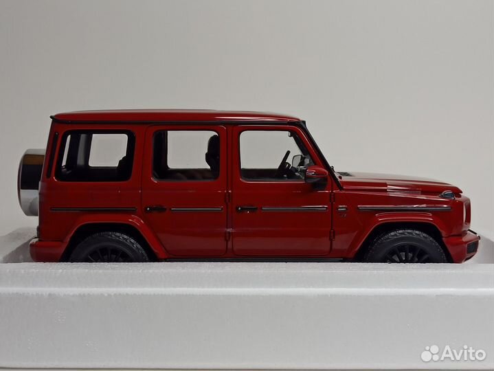 Mercedes G-class 2020 Red 1:18 Minichamps