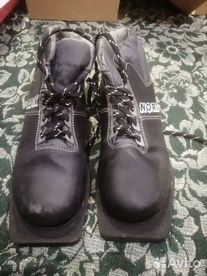 Лыжные ботинки