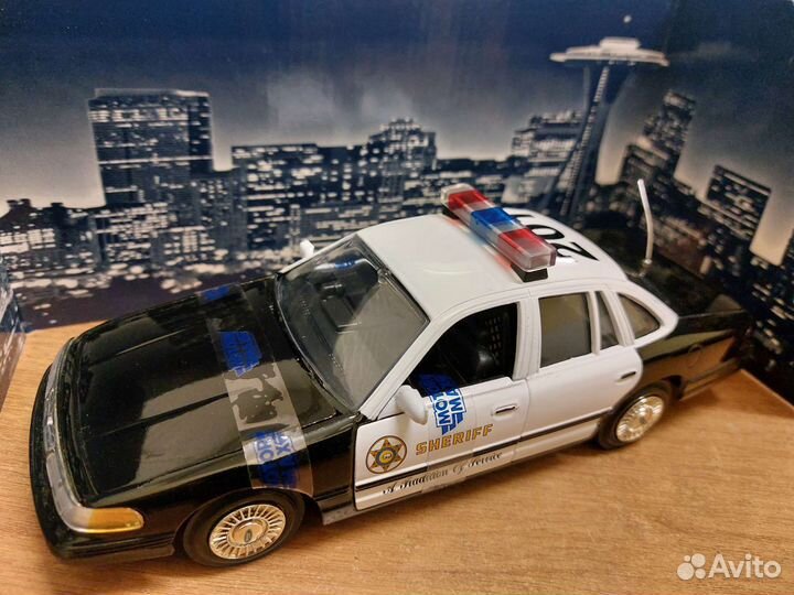 Коллекционная модель Ford Crown Victoria lacp 1:24
