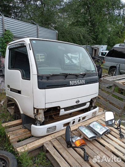 Кабина Nissan Atlas P4F23 TD27 1997