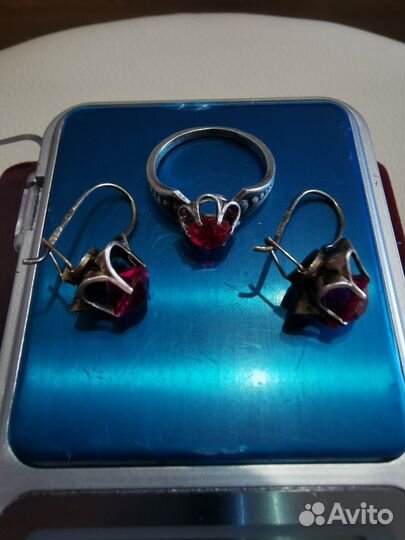 Серебряные серьги и кольцо. Корунд. 875 проба