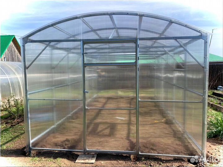 Теплица прямостенная