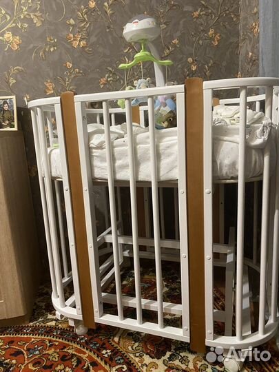 Детская овальная кроватка с маятником