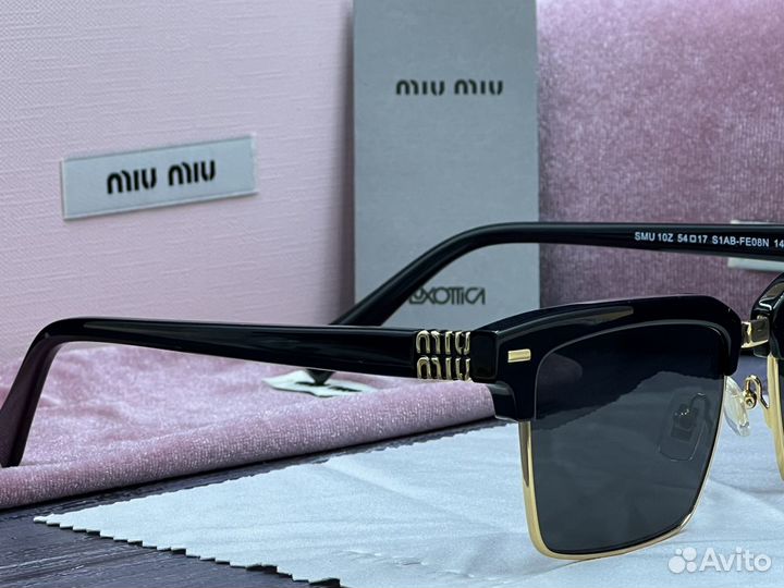 Солнцезащитные очки Miu Miu