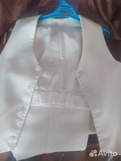 Жилет и брючки на мальчика белый