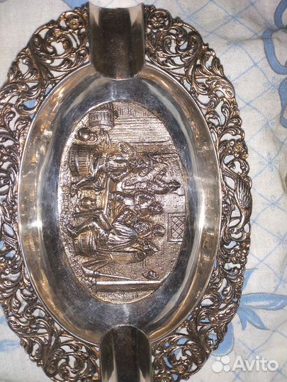 Статуэтка пепельница versace