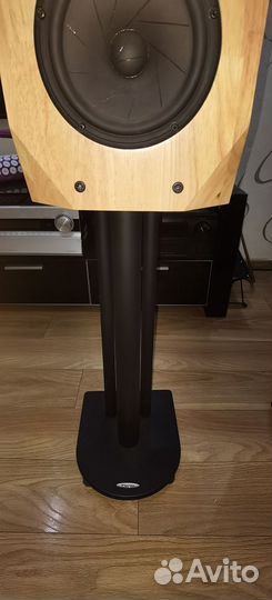 Стойки под полочную акустику