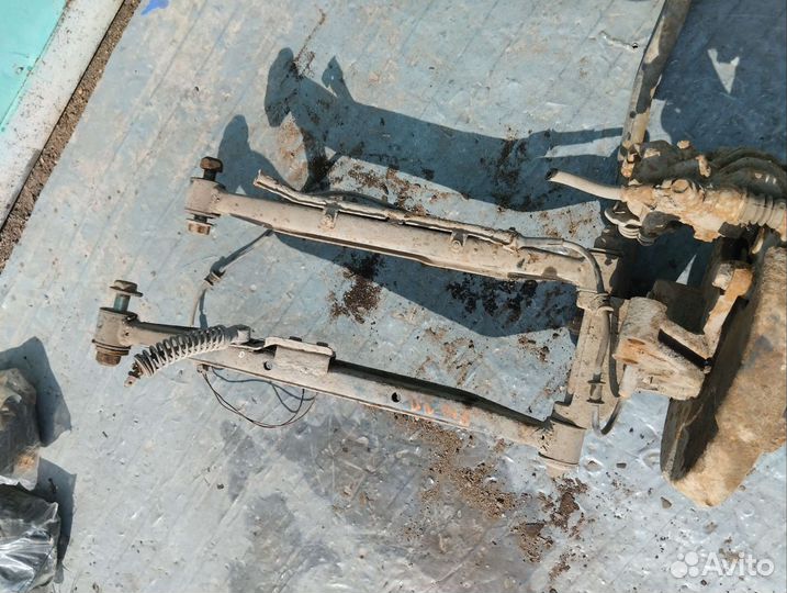 Кулак задний правый Ниссан Примера П10 90+