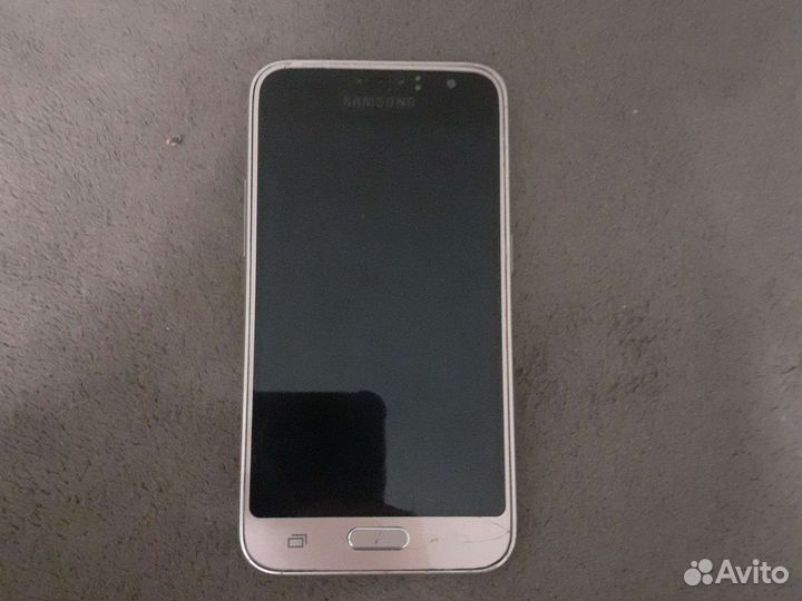 Телефон Samsung galaxy j1