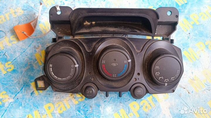 Блок управления климат-контролем Mazda Demio DE3FS