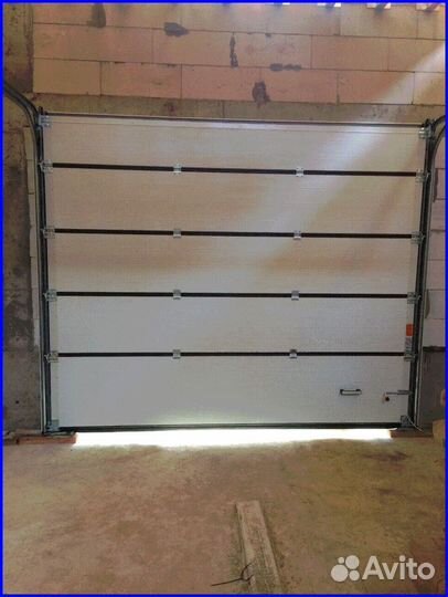 Подъемно секционные ворота