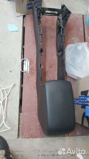 Подлокотник центральная консоль Мазда 6 gh